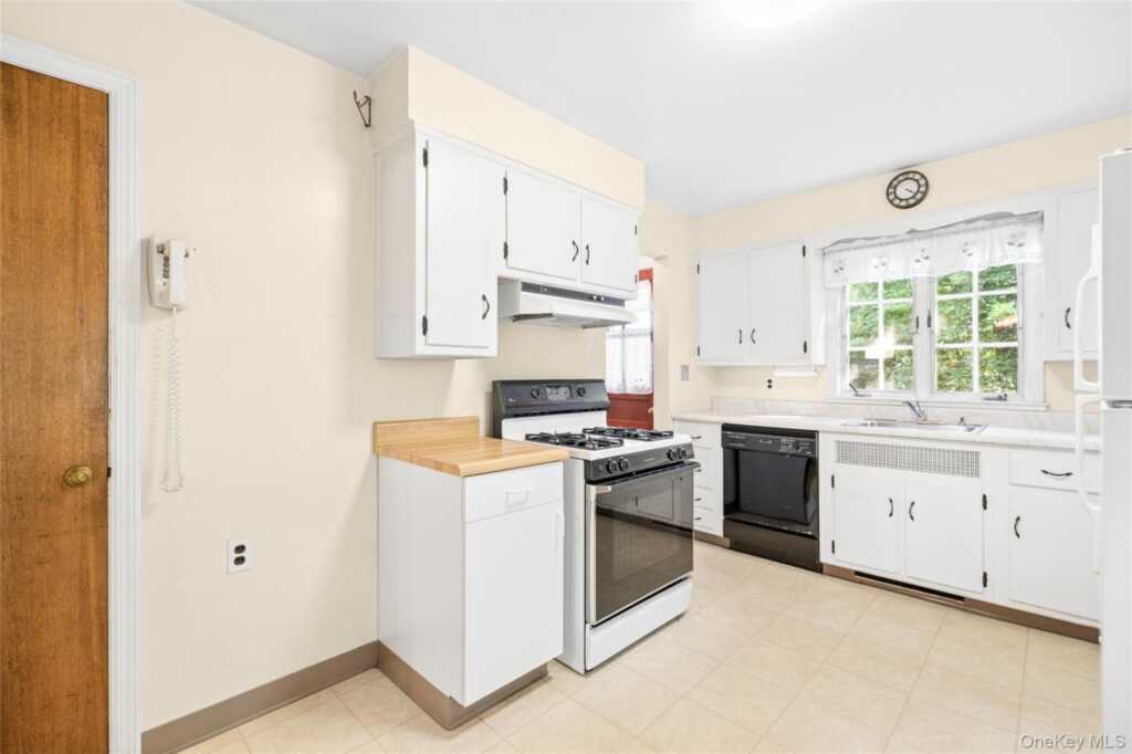 31 Briarwood Drive, New City, NY 10956 - Photo 25 of 45
