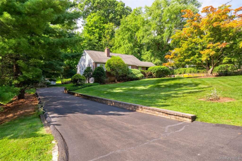 31 Briarwood Drive, New City, NY 10956 - Photo 3 of 45