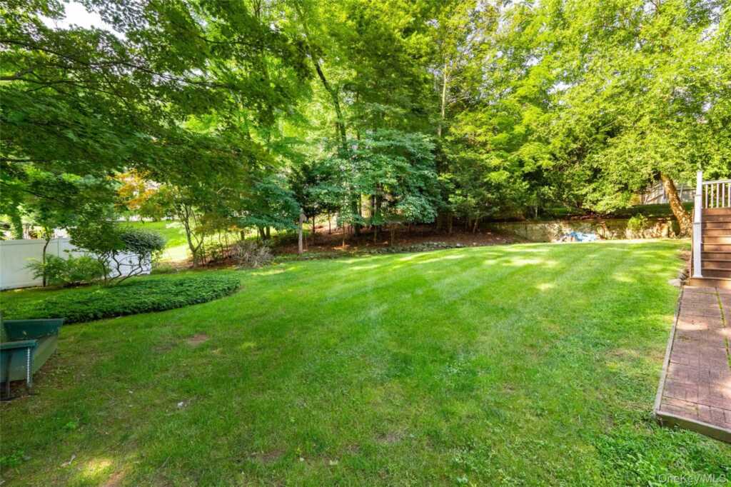 31 Briarwood Drive, New City, NY 10956 - Photo 7 of 45