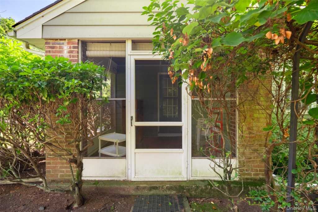 31 Briarwood Drive, New City, NY 10956 - Photo 8 of 45