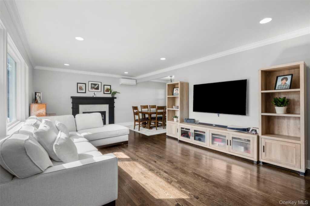 36 Pilgrim Drive, Rye, NY 10573 - Photo 3 of 33