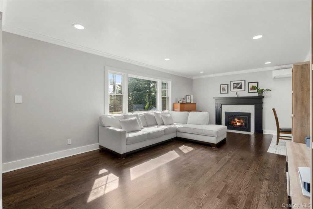 36 Pilgrim Drive, Rye, NY 10573 - Photo 4 of 33