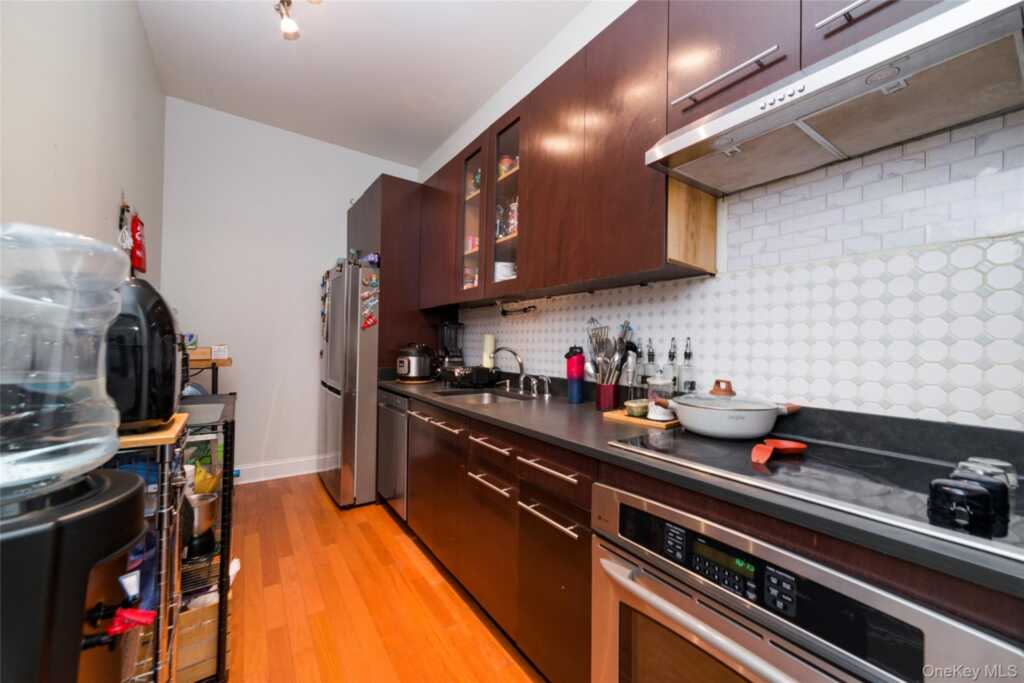 25 Leroy Place, Unit #501, New Rochelle, NY 10805 - Photo 8 of 16