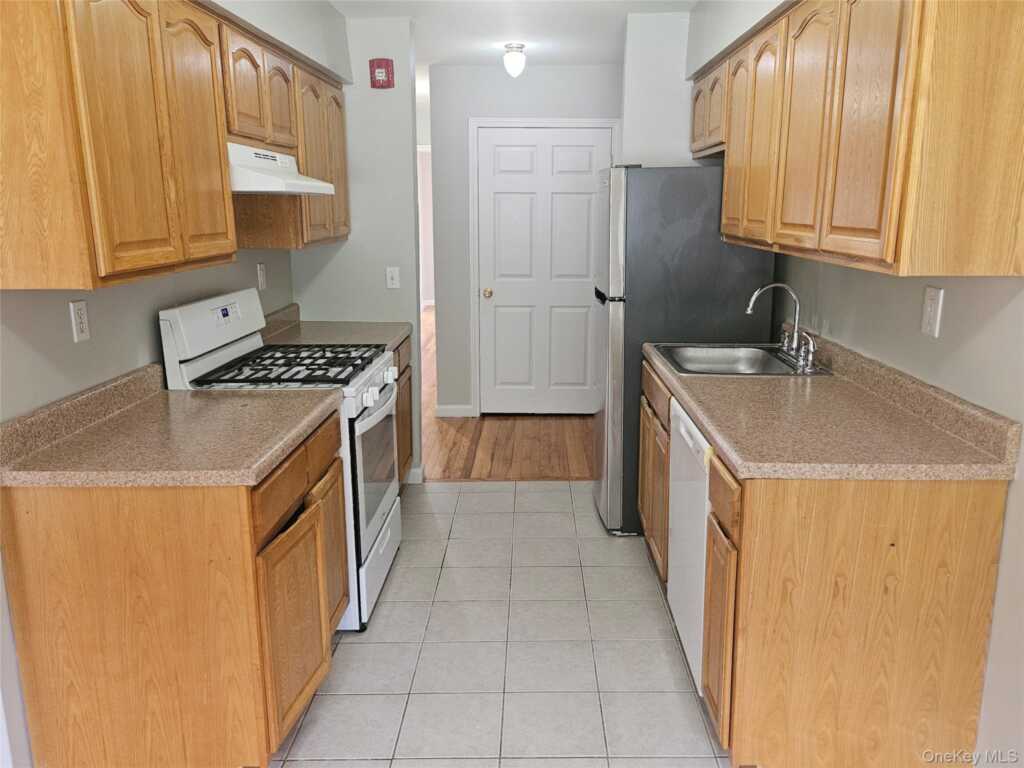 18 Pavilion Ridge Way, Unit #7, Suffern, NY 10901 - Photo 2 of 13