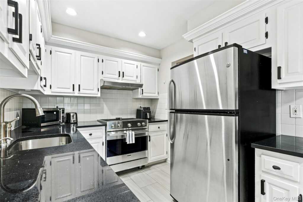 50 Pondview, Unit #C, Rye, NY 10580 - Photo 12 of 26