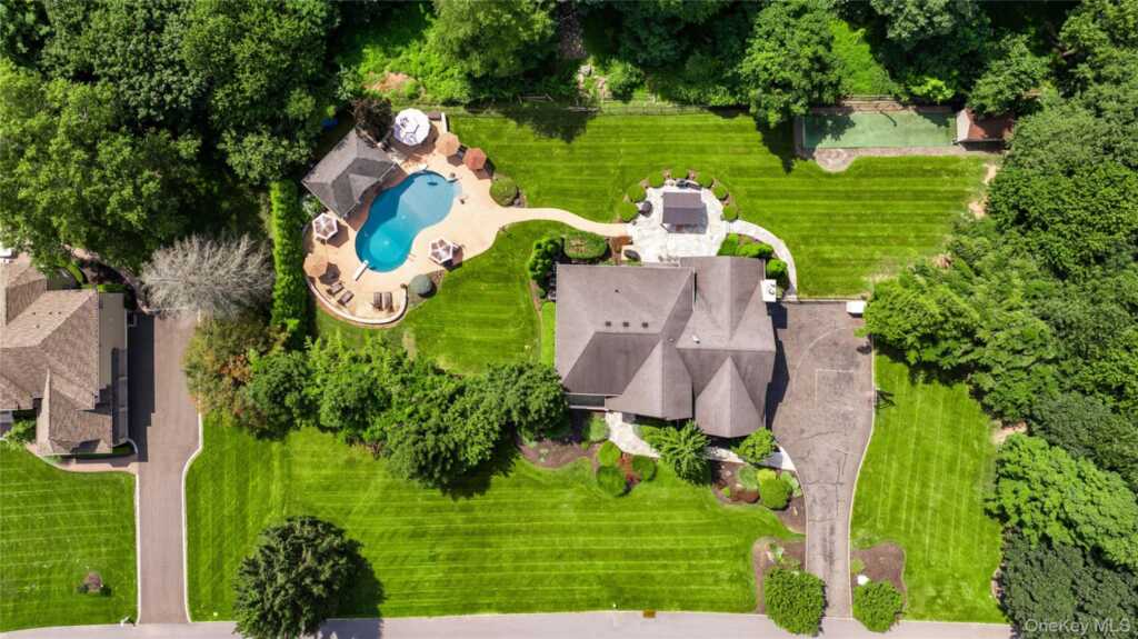12 Stone Meadow Lane, Suffern, NY 10901 - Photo 2 of 35