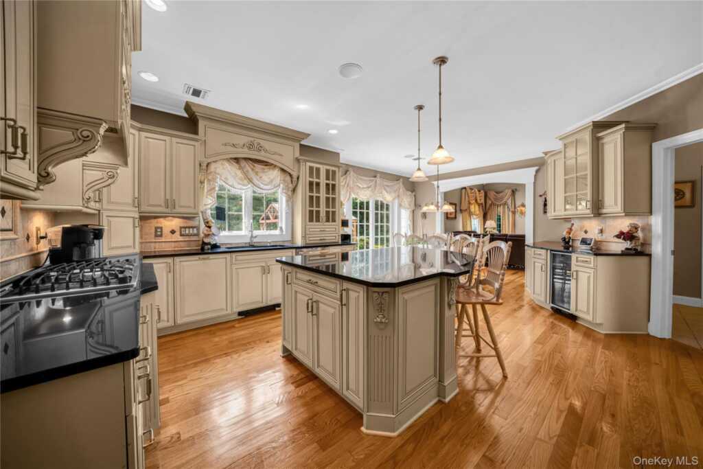 12 Stone Meadow Lane, Suffern, NY 10901 - Photo 7 of 35
