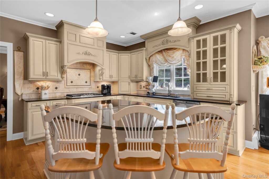 12 Stone Meadow Lane, Suffern, NY 10901 - Photo 9 of 35