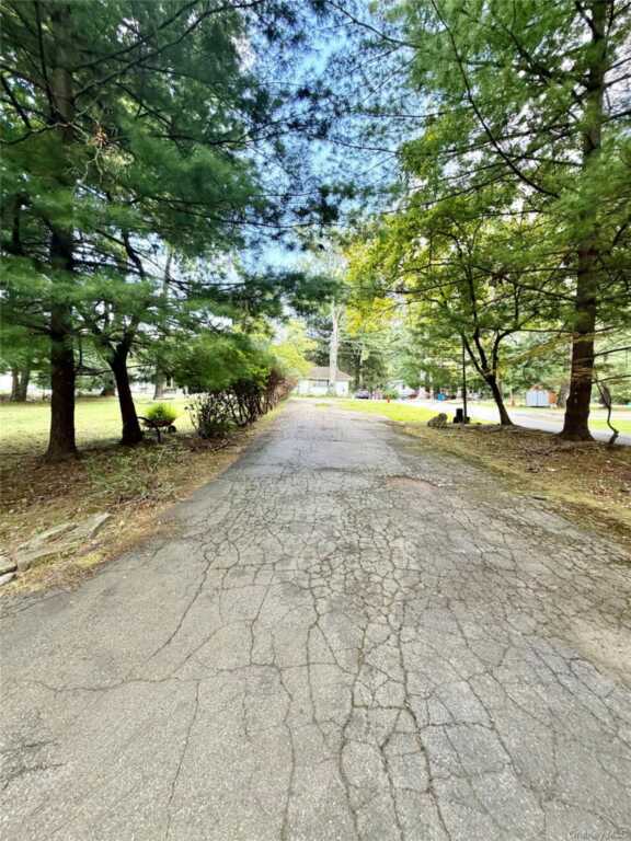 627 Route 306, Suffern, NY 10901 - Photo 3 of 4