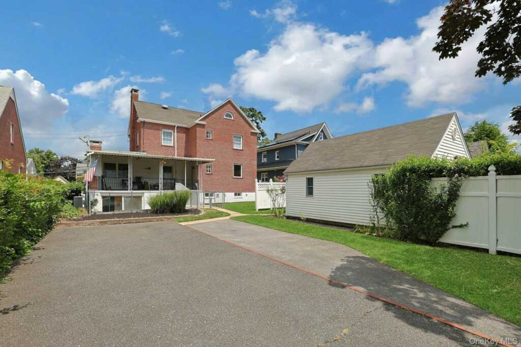 54 Bowman Avenue, Rye, NY 10573 - Photo 3 of 32
