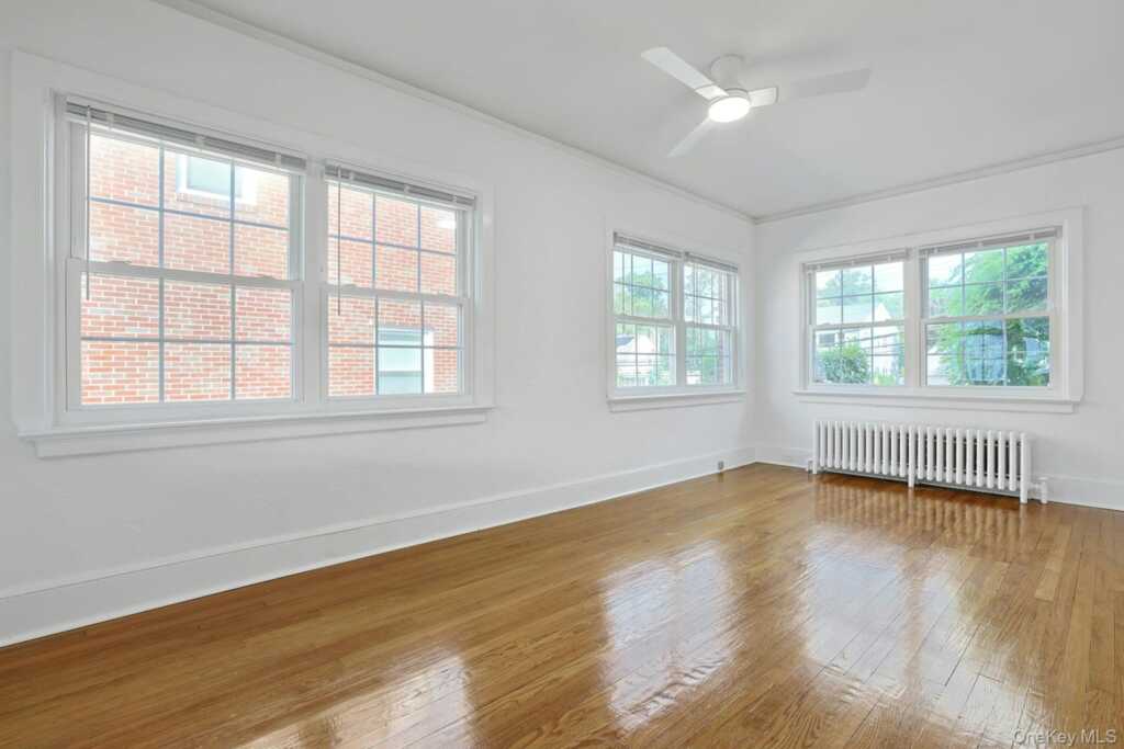 54 Bowman Avenue, Rye, NY 10573 - Photo 8 of 32