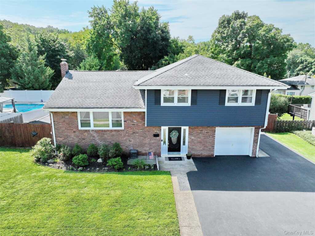 11 Crestwood Drive, Suffern, NY 10901 - Photo 2 of 50