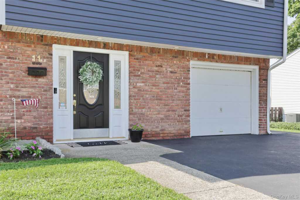 11 Crestwood Drive, Suffern, NY 10901 - Photo 4 of 50