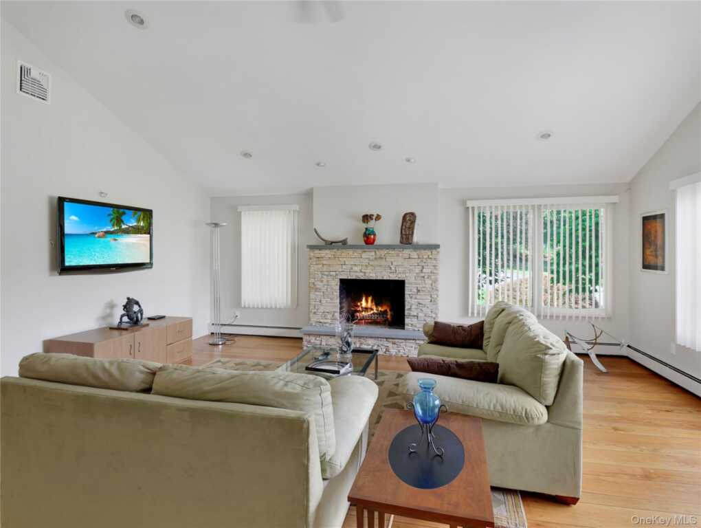 27 Eldor Avenue, New City, NY 10956 - Photo 12 of 46