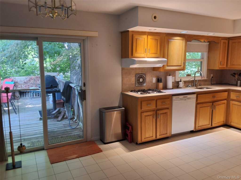 6 Strathmore Drive, New City, NY 10956 - Photo 7 of 31