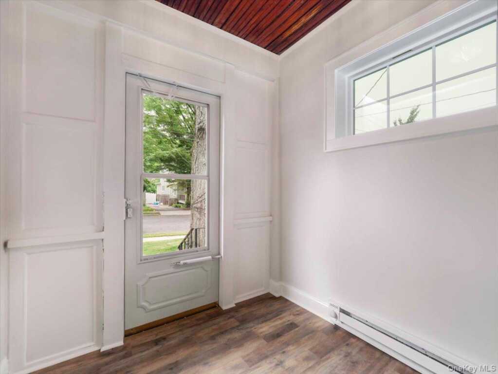 121 Clinton Avenue, Nyack, NY 10960 - Photo 3 of 20