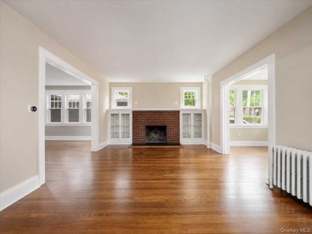 121 Clinton Avenue, Nyack, NY 10960 - Photo 4 of 20