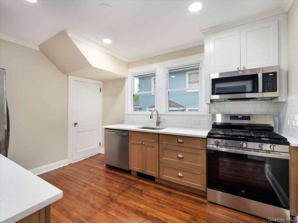 121 Clinton Avenue, Nyack, NY 10960 - Photo 8 of 20
