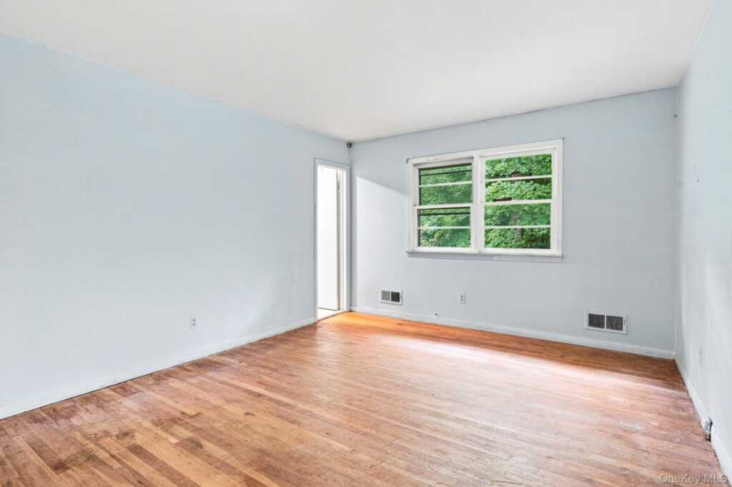 7 Overhill Road, New Rochelle, NY 10804 - Photo 13 of 34