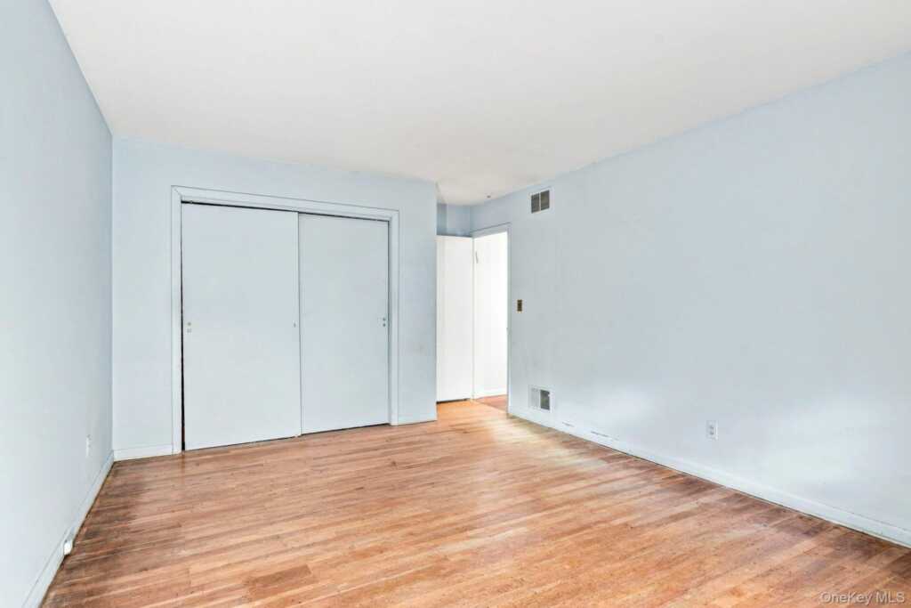 7 Overhill Road, New Rochelle, NY 10804 - Photo 14 of 34
