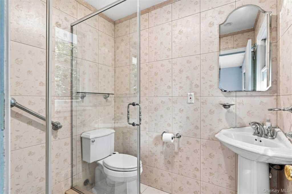 7 Overhill Road, New Rochelle, NY 10804 - Photo 15 of 34