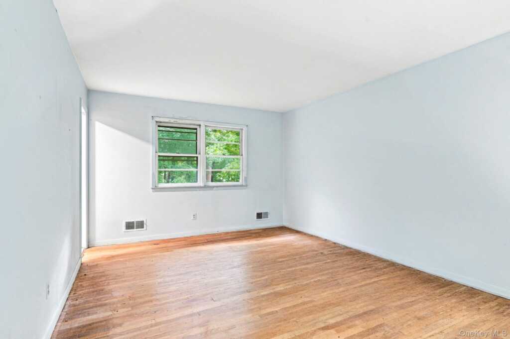 7 Overhill Road, New Rochelle, NY 10804 - Photo 16 of 34