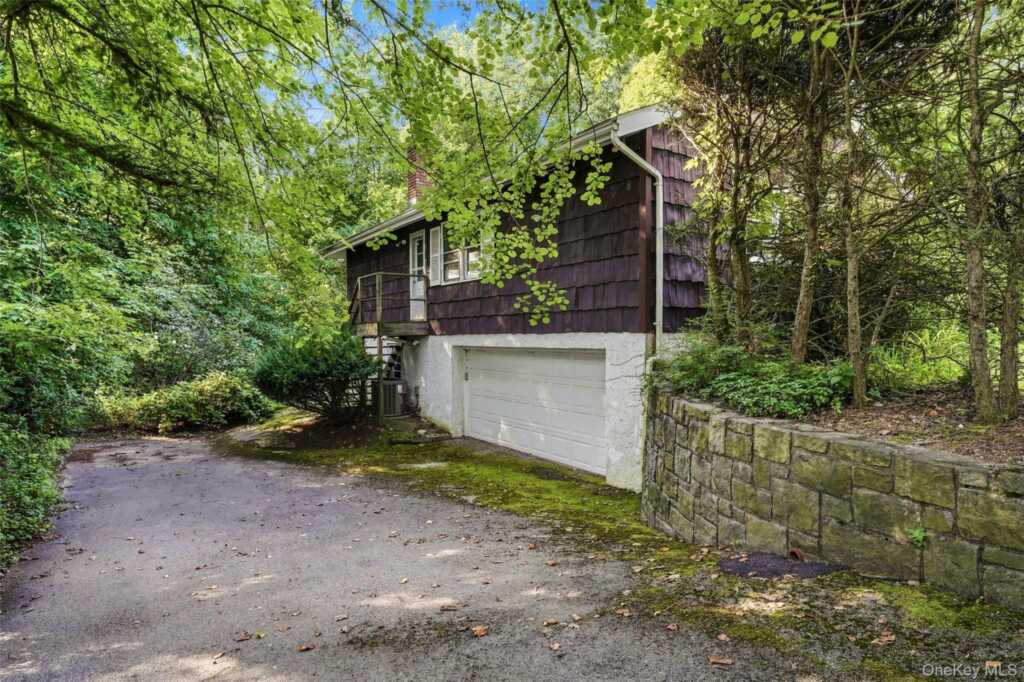 7 Overhill Road, New Rochelle, NY 10804 - Photo 30 of 34
