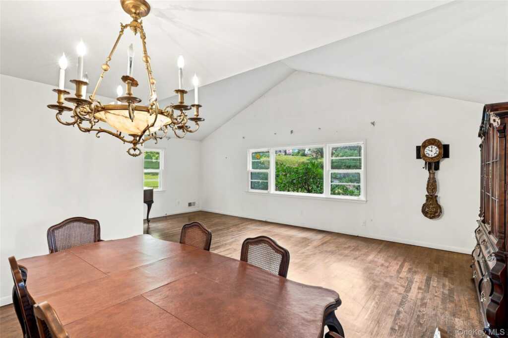 7 Overhill Road, New Rochelle, NY 10804 - Photo 7 of 34
