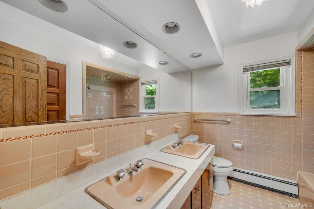 1007 Haverstraw Road, Suffern, NY 10901 - Photo 16 of 21