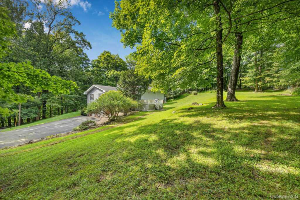 1007 Haverstraw Road, Suffern, NY 10901 - Photo 18 of 21