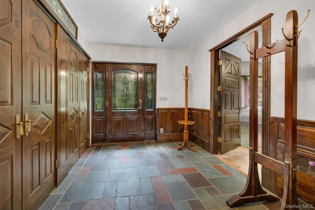 1007 Haverstraw Road, Suffern, NY 10901 - Photo 4 of 21