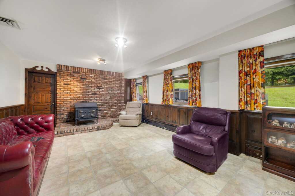 1007 Haverstraw Road, Suffern, NY 10901 - Photo 5 of 21