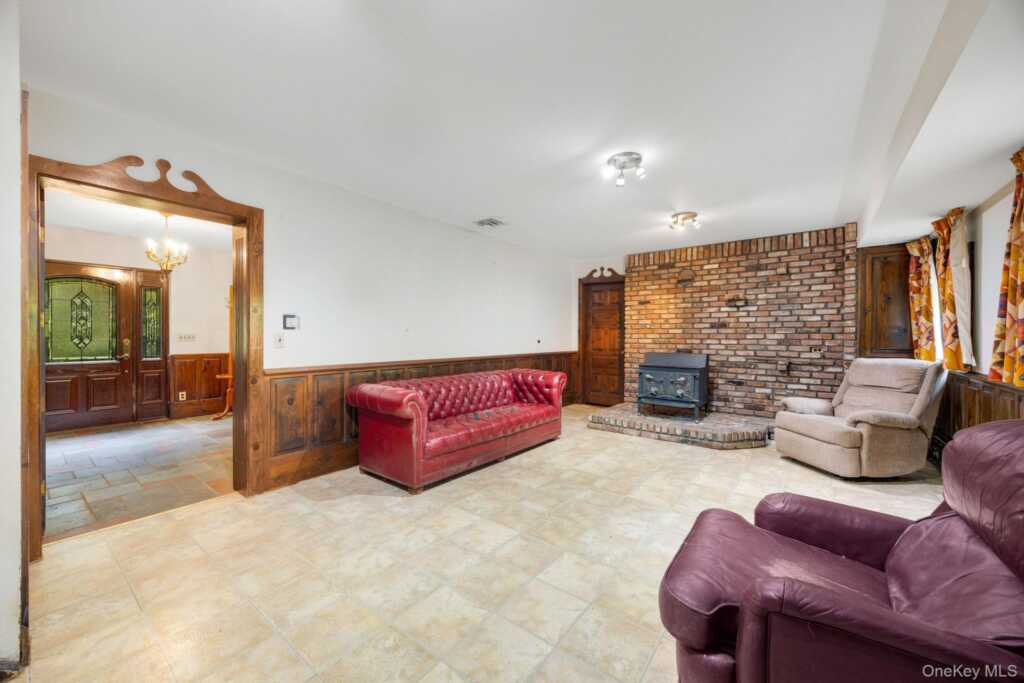 1007 Haverstraw Road, Suffern, NY 10901 - Photo 6 of 21