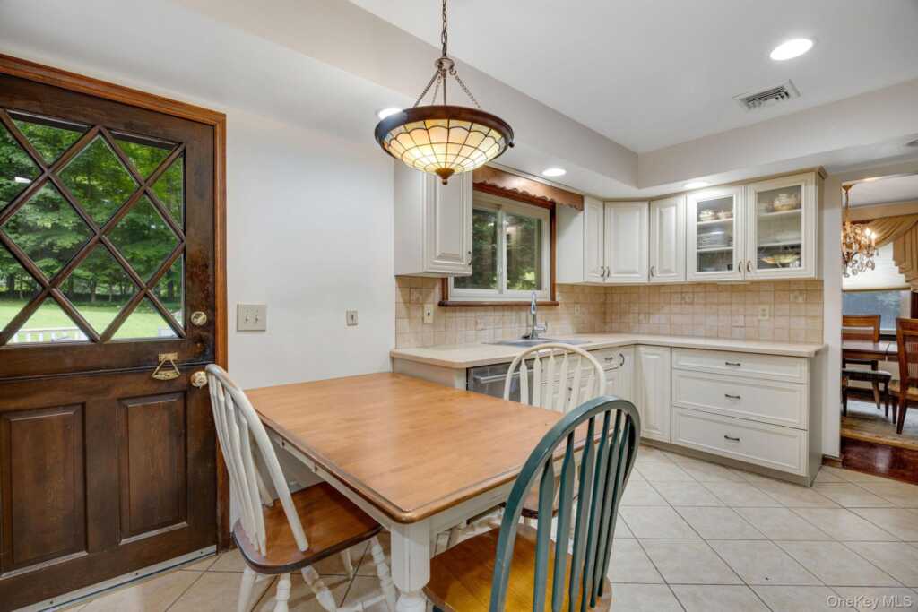 1007 Haverstraw Road, Suffern, NY 10901 - Photo 7 of 21