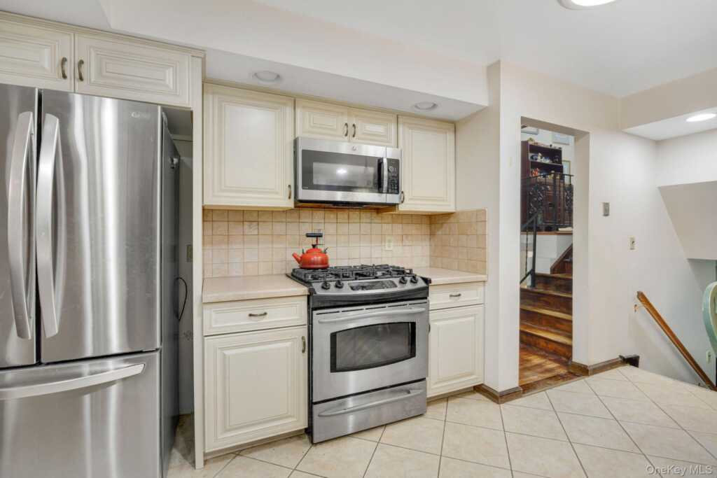 1007 Haverstraw Road, Suffern, NY 10901 - Photo 8 of 21