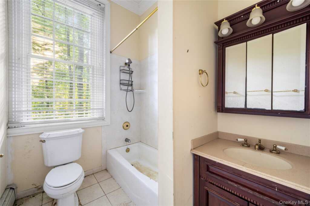 697 S Mountain Road, New City, NY 10956 - Photo 14 of 37