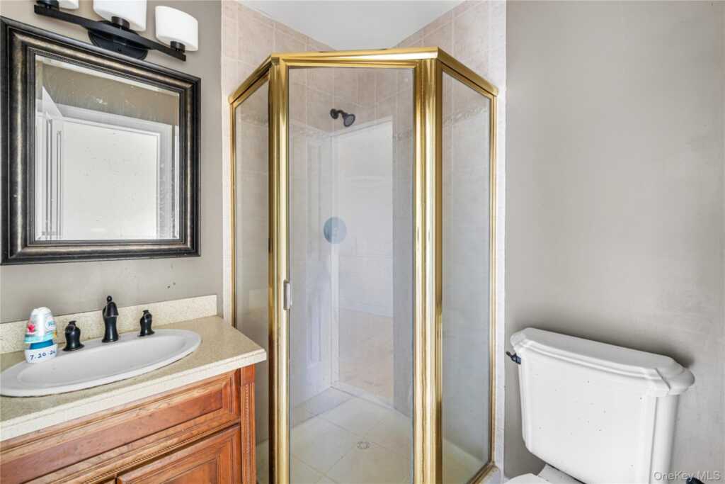 697 S Mountain Road, New City, NY 10956 - Photo 19 of 37