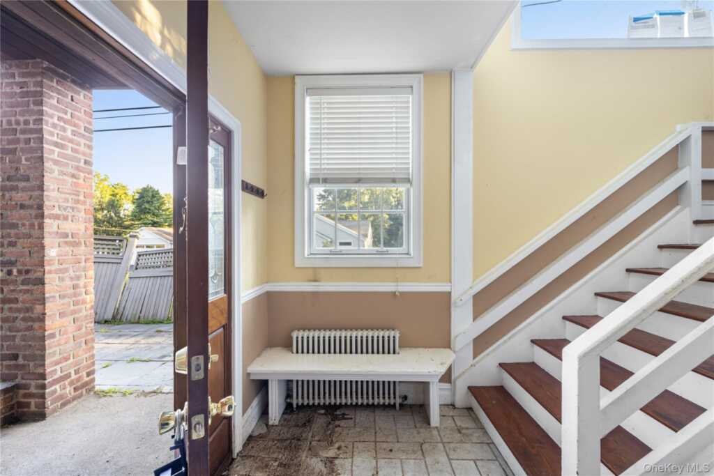697 S Mountain Road, New City, NY 10956 - Photo 2 of 37