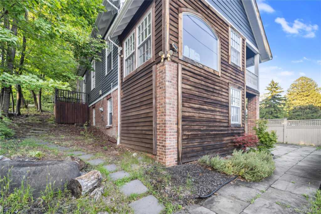 697 S Mountain Road, New City, NY 10956 - Photo 25 of 37