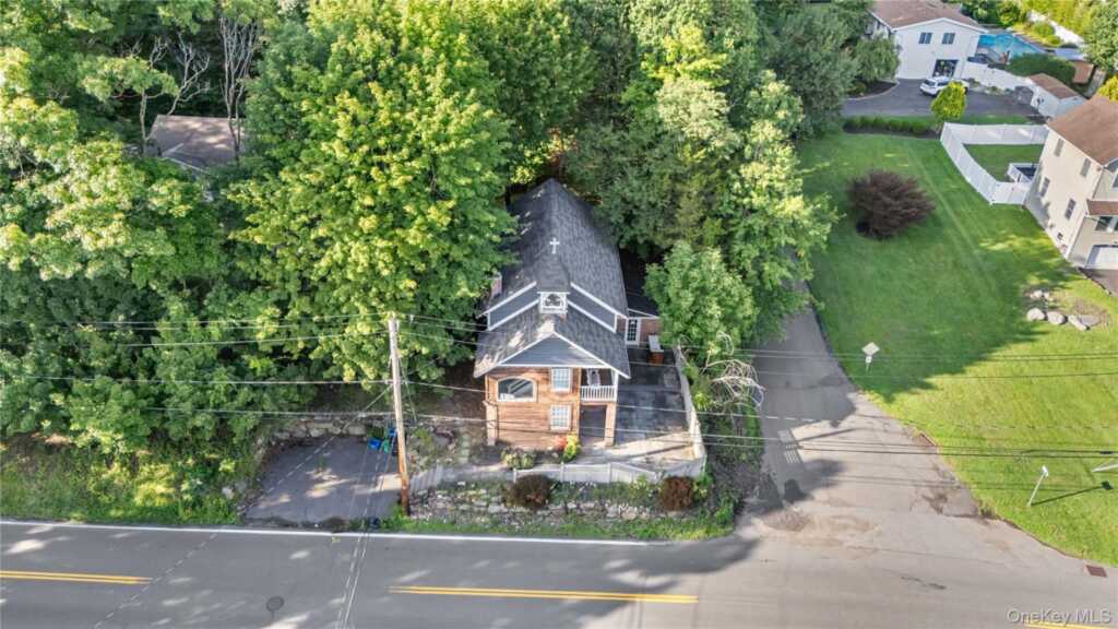 697 S Mountain Road, New City, NY 10956 - Photo 27 of 37