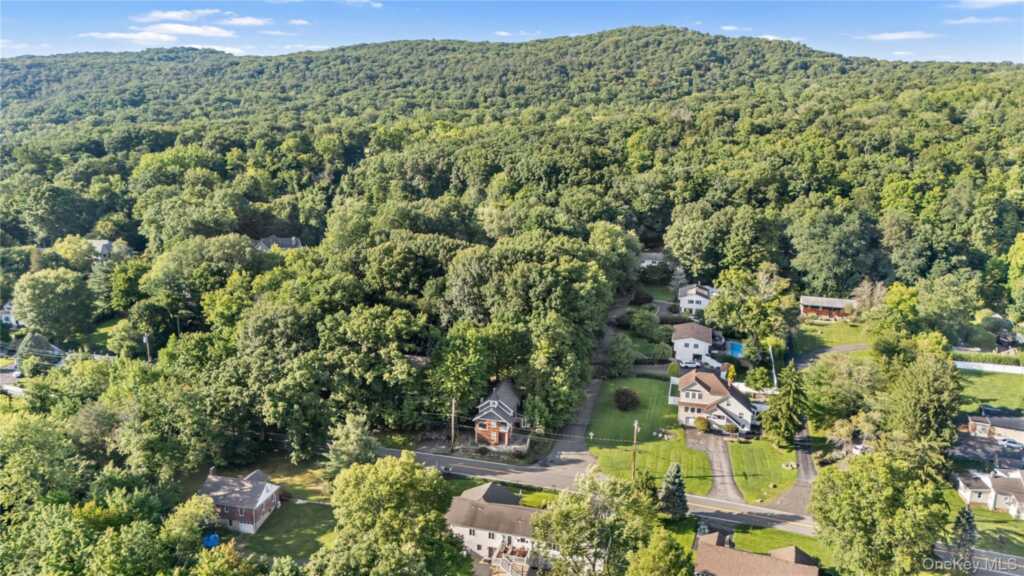 697 S Mountain Road, New City, NY 10956 - Photo 30 of 37