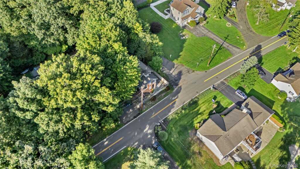 697 S Mountain Road, New City, NY 10956 - Photo 32 of 37