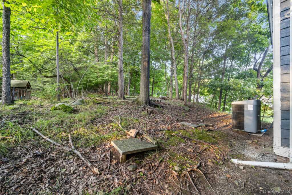 697 S Mountain Road, New City, NY 10956 - Photo 33 of 37