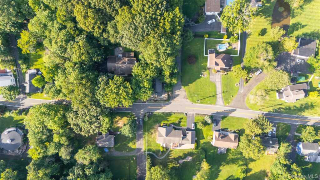 697 S Mountain Road, New City, NY 10956 - Photo 35 of 37