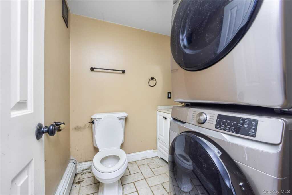 697 S Mountain Road, New City, NY 10956 - Photo 7 of 37
