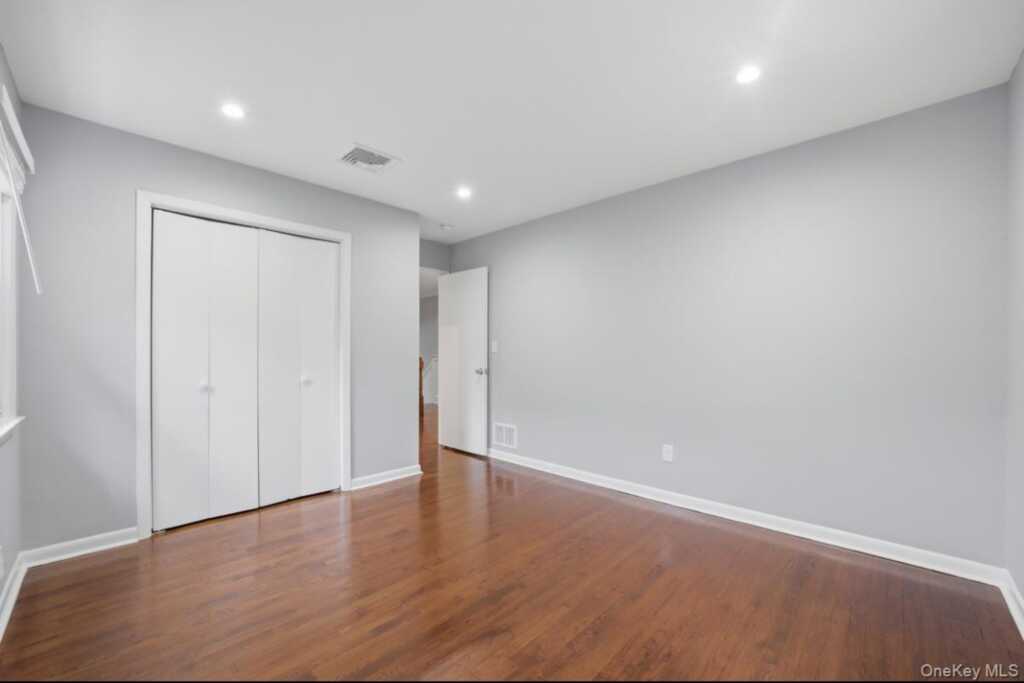 87 Woodlawn Avenue, New Rochelle, NY 10804 - Photo 11 of 36