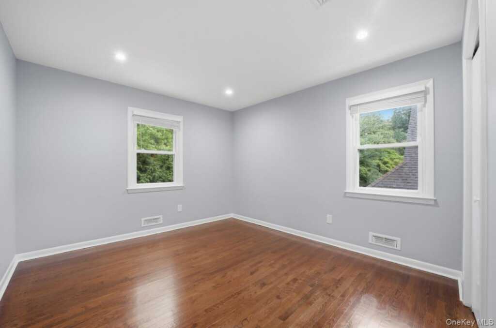 87 Woodlawn Avenue, New Rochelle, NY 10804 - Photo 12 of 36