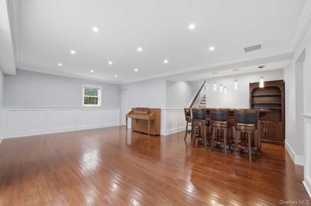 87 Woodlawn Avenue, New Rochelle, NY 10804 - Photo 20 of 36