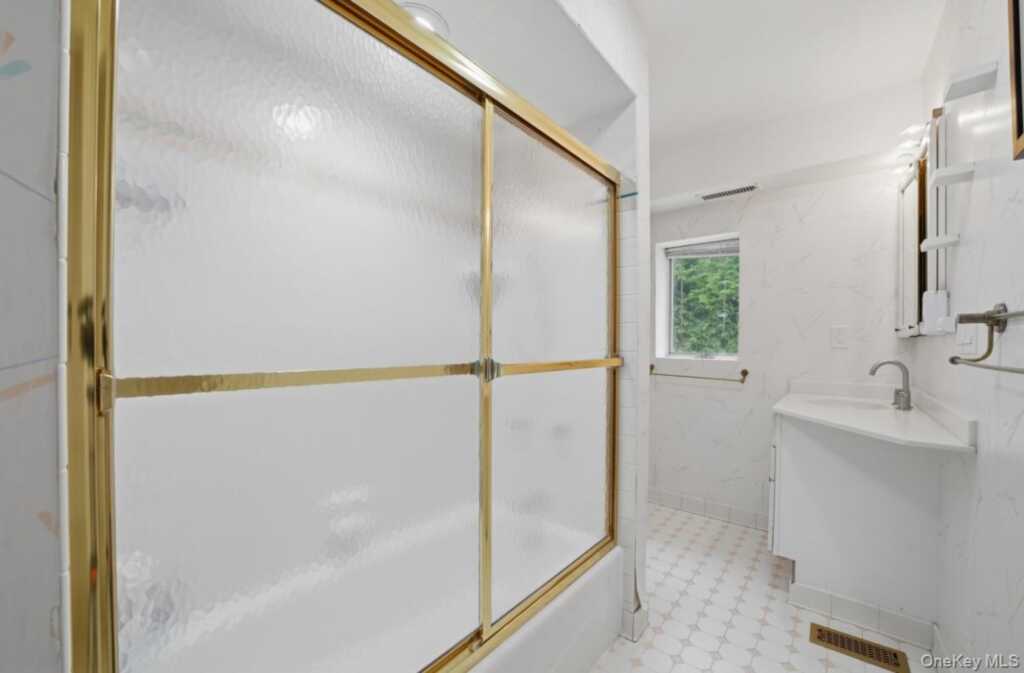 87 Woodlawn Avenue, New Rochelle, NY 10804 - Photo 26 of 36