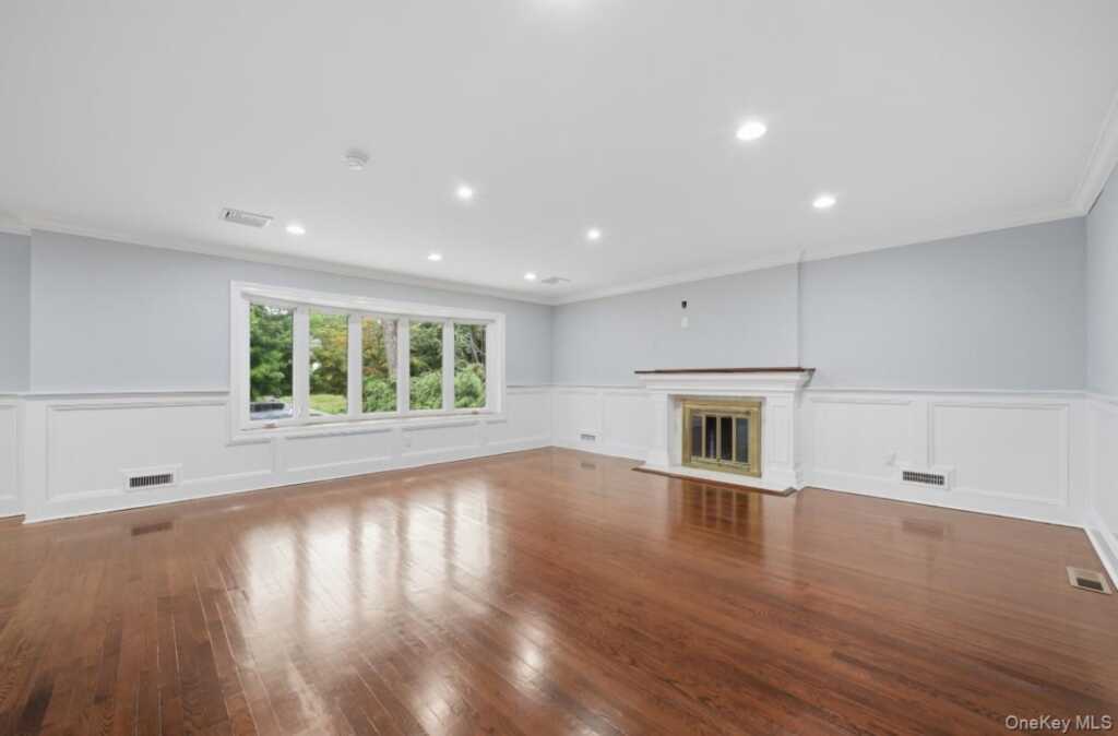 87 Woodlawn Avenue, New Rochelle, NY 10804 - Photo 4 of 36